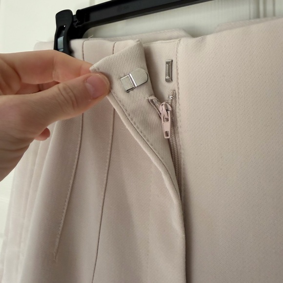 Zara Women's Cream Trousers - Picture 6 of 10